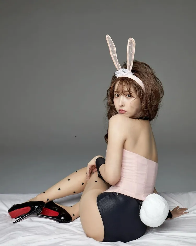 三上悠亞擺出無辜表情。翻攝三上悠亞IG