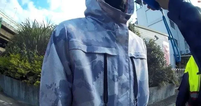 蔡男接受警方酒測。翻攝畫面