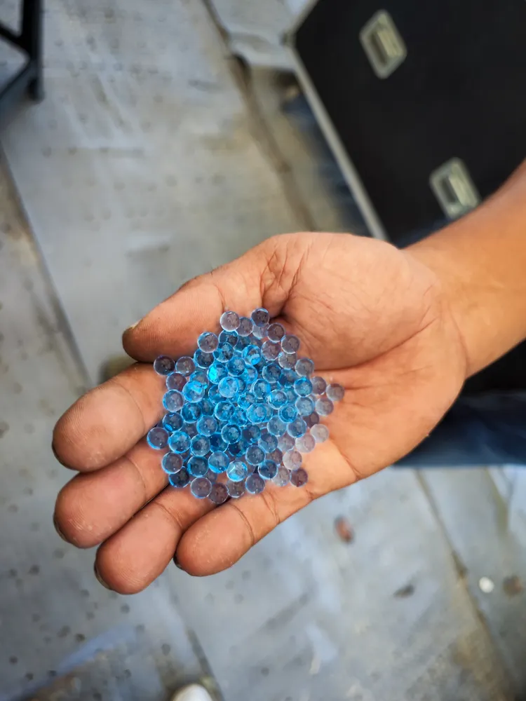 與漆彈相比，水彈打到身上的疼痛感較小。田欣雲攝