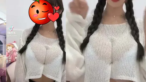 巨乳辣妹示範「ㄋㄟㄋㄟ吃布」！　1.9萬網友爭睹：好羨慕那條線