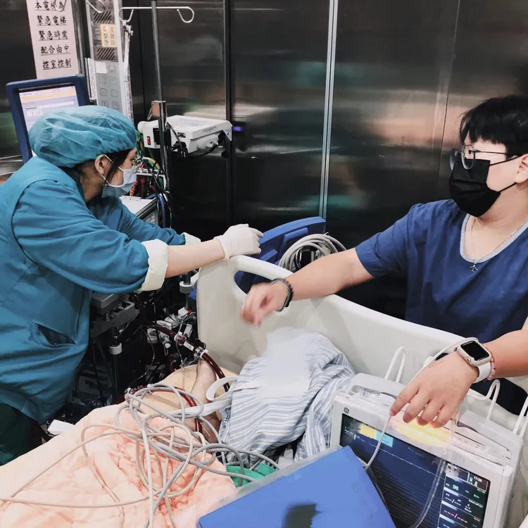 林婷表示，在加護病房常常接到腦中風、腦出血、心肌梗塞病患。翻攝自林婷臉書