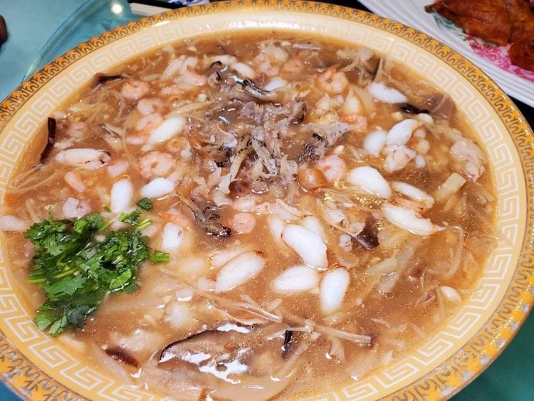 慶昇樓餐廳「鴻兔大展年菜」售價9,800元。觀光局提供