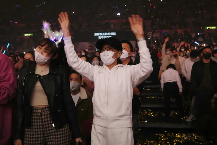 周潤發的老婆也被陳奕迅的好聲音征服。ESL Limited提供