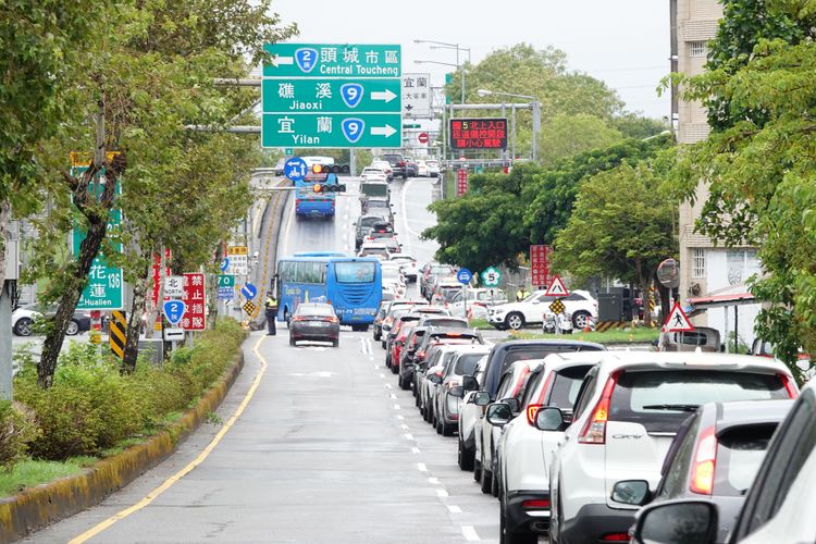 初一交通迎新春参拜!国道8路段要避开 省道9处车潮涌现|壹苹新闻网