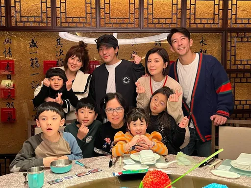 賈靜雯媽媽70歲大壽三代同堂她最搶鏡 朱芯儀謝恩婆婆「堅強的後盾」