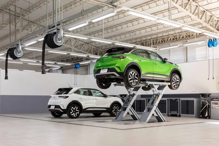 歐吉汽車將持續在北/中/南打造專屬零件物流中心，確保定保零件項目均為100%庫存。原廠照片