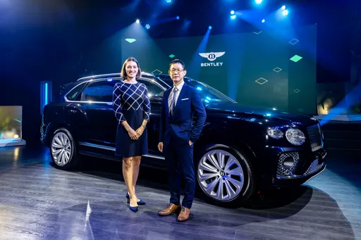 超奢华后座抢层峰买家 宾利长轴SSUV旗舰Bentayga EWB登台
