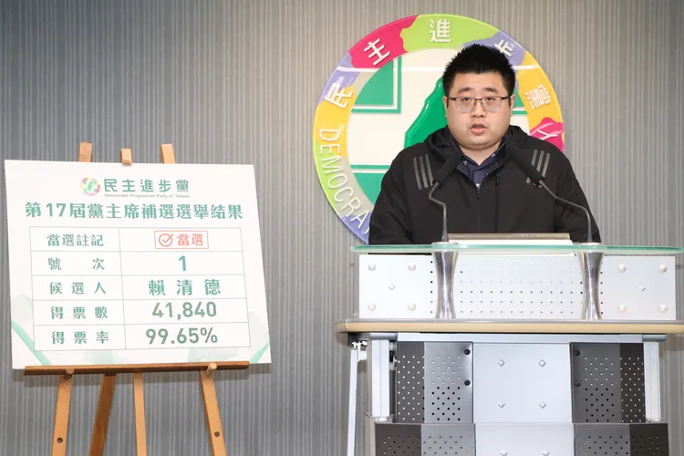 民進黨代理秘書長林鶴明說明黨主席補選結果。鄭孟晃攝