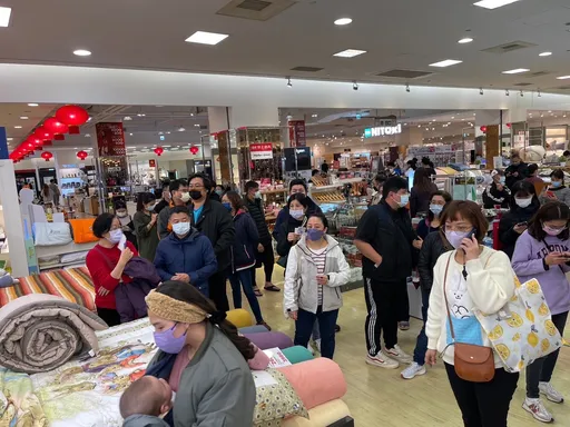 好康ㄟ！花蓮遠百800個福袋90分鐘售罄　大年初一還能再抽16萬8000元禮券