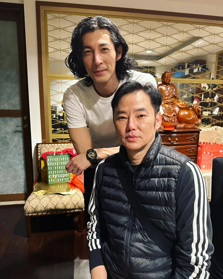 郭鑫頂著一頭捲翹捲髮。翻攝劉景莊 茱莉Julie's 分享天地臉書