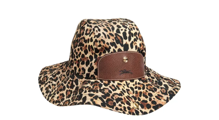 LONGCHAMP & D‘HEYGERE聯名系列遮雨帽，9900元。品牌提供