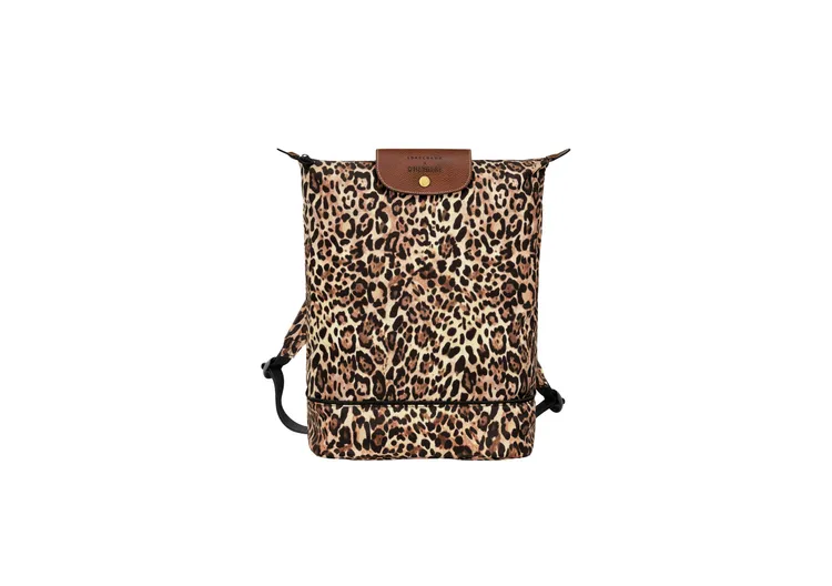 LONGCHAMP & D'HEYGERE聯名系列後背包，亦可做斜背，1萬4000元。品牌提供