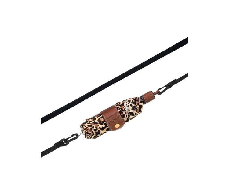 LONGCHAMP & D'HEYGERE聯名系列摺疊傘，收納後可斜背，6800元。品牌提供