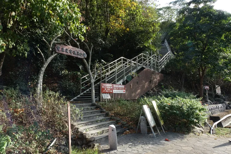 寶來花賞溫泉公園適合泡湯、健行。羅琦文攝