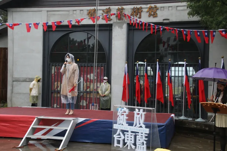 台東縣長饒慶鈴強調，新的一年開始，將持續推動「慢經濟、快思維」模式，提升觀光旅遊品質與接待軟實力。台東縣府提供