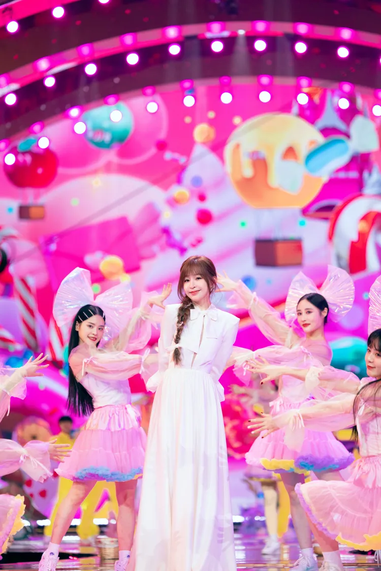 王心凌昨也現身東方衛視春晚。翻攝王心凌工作室微博