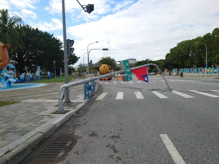 事故現場未見肇事車。花蓮分局提供