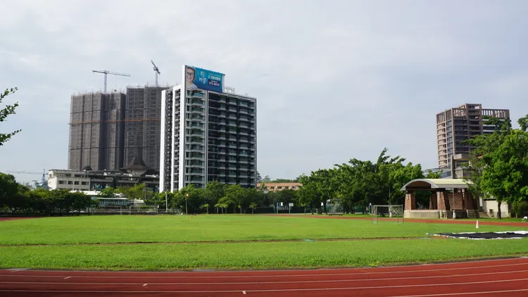 新屋來人大幅減少，導致交易量下滑，買賣方對價格認知落差大。葉家銘攝