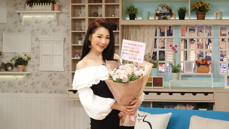 林書煒收到蔡詩萍送來的花。張哲鳴攝