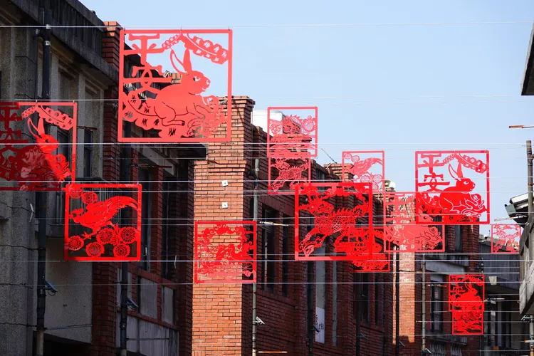 走在充滿祝福之意的「福獸齊天好運道」，期盼一整年都能帶來好運。林泊志攝