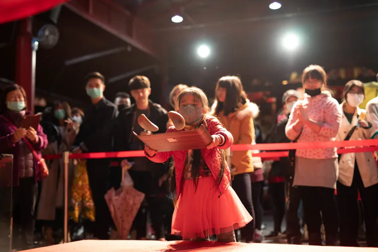 園區舉辦「錢兔似錦 跋杯祈福幣」活動。全聯善美的文化藝術基金會提供