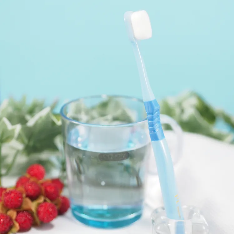 白金萬毛牙刷系列，售價490-3500元。業者提供