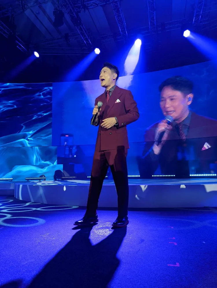 張信哲在新加坡演出。讀者提供