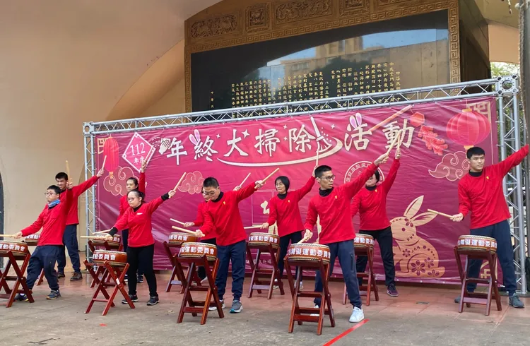 現場活動由蘆洲區體育會身心障礙委員會的鼓舞隊帶來小蘋果舞曲開場。環保局提供