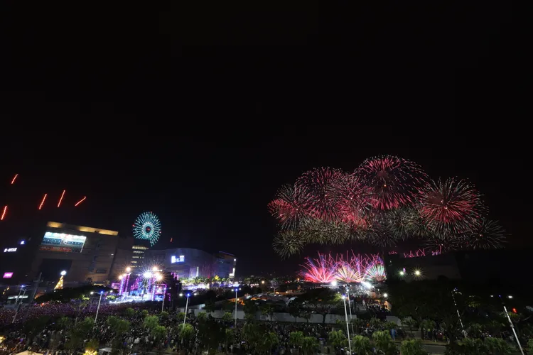 高雄跨年煙火今年在夢時代施放。侯昌騰攝
