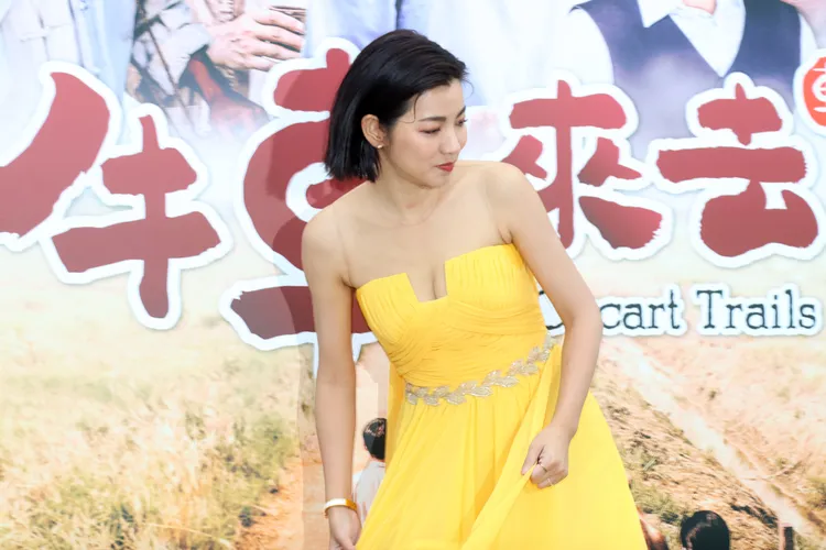 米可白微傾秀出好身材。鄭孟晃攝