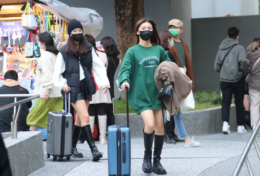 明天還是冷!一圖看懂春節天氣 小年夜大雨區域出爐「這天回暖宜出遊」