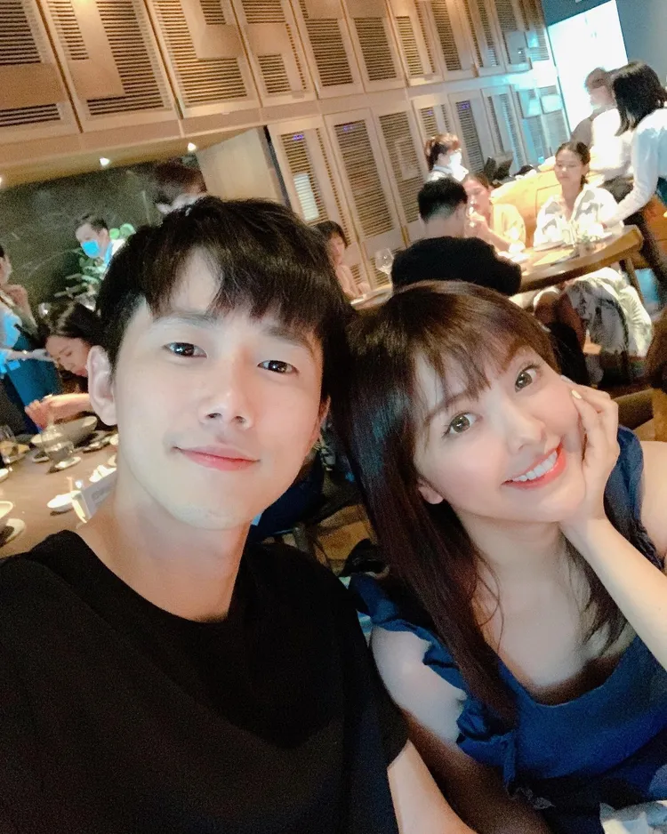 徐凱希(右)和男友甜蜜的畫面已成追憶。翻攝自徐凱希IG