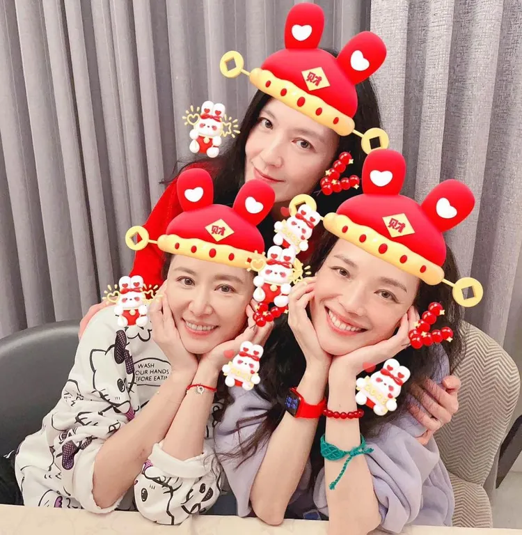 好姊妹舒淇（右起）和林熙蕾日前幫林心如慶生。翻攝林熙蕾IG