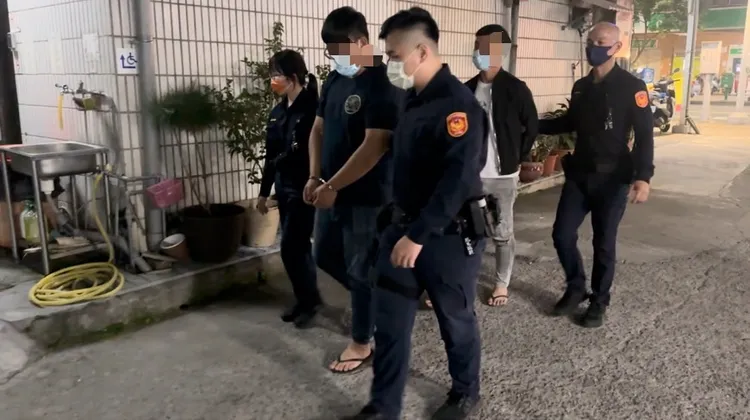 警方逮捕2名嫌犯，經了解，與6日開車衝撞的人無相關。讀者提供