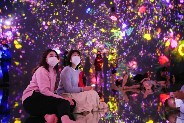 廣獲好評的「東京豐洲teamLab Planets TOKYO」互動展，展期延長至2023年底。田欣雲攝