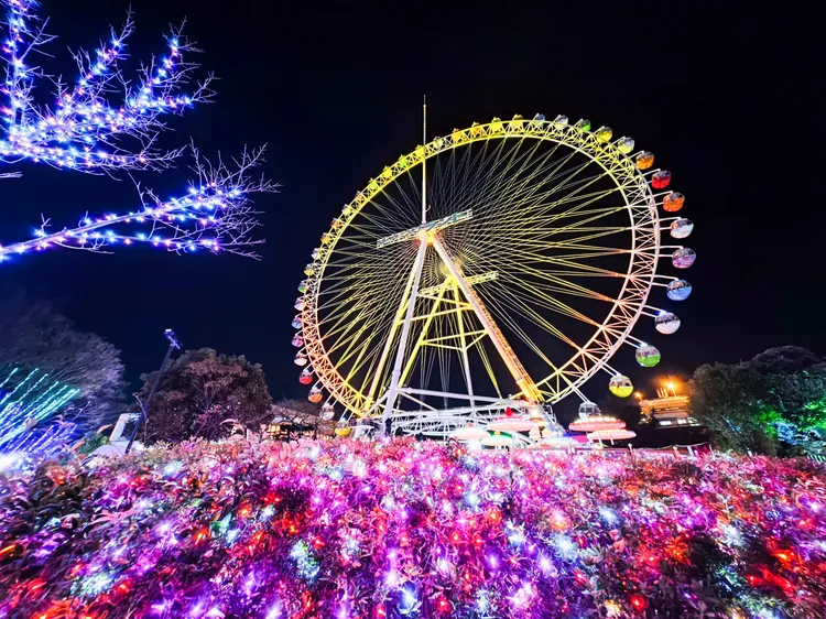 賞讀賣樂園夜景必搭的摩天輪，玩一次600日圓（新台幣142元），配合一日通行證可無限搭乘。田欣雲攝
