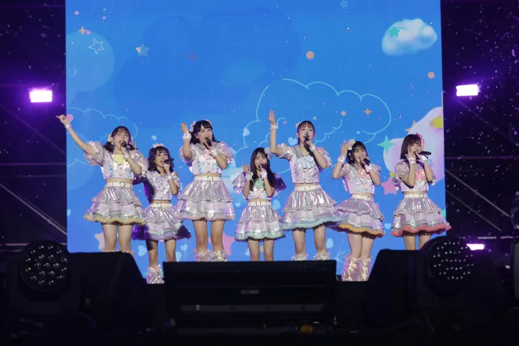 爆紅女團「FRUITS ZIPPER」帶來可愛演出，迷倒不少人。市府提供