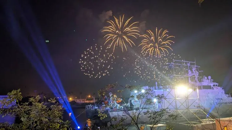 「高流幸福式」在2日0時0分起施放共223秒長的大港花火。中央社