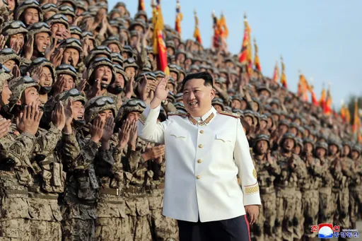 金正恩準備閱兵慶生日？　北韓練兵場集結逾1.3萬兵力