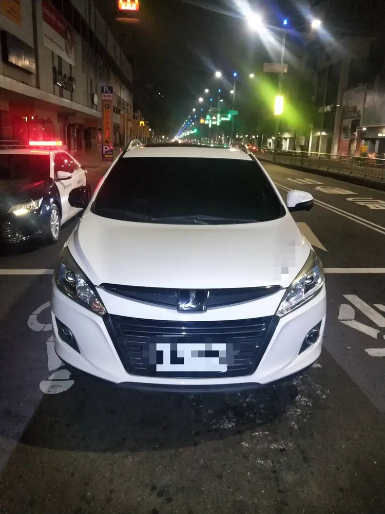 黃姓男子駕駛的白色汽車。讀者提供