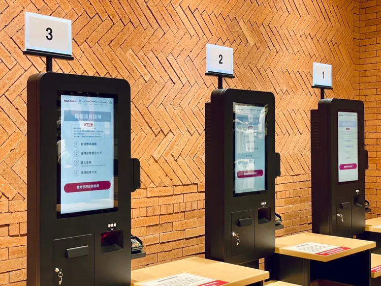MUJI LaLaport店導入台中唯一的「自助收銀」服務。曾仲葳攝