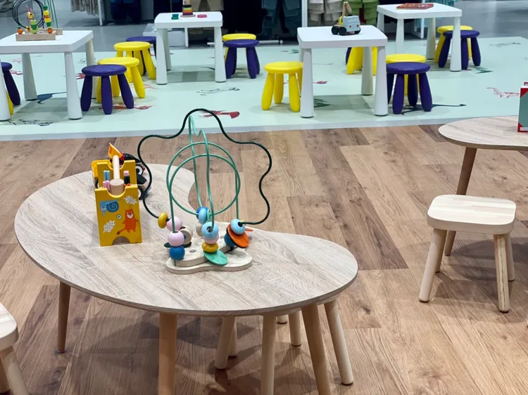 UNIQLO x GU生活美學概念店增設親子遊戲區，讓家庭客能安心帶著孩子來逛街。曾仲葳攝