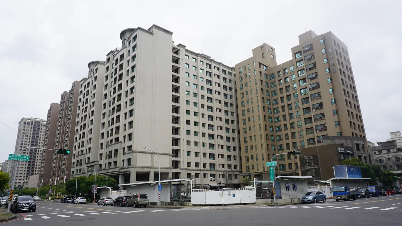 高市農16與美術館特區,近期預售屋全面挑戰5字頭,主因是區段具備人口紅利。葉家銘攝