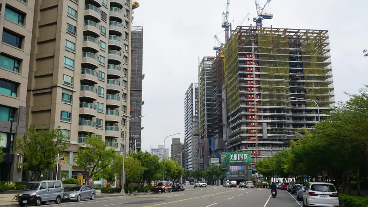 美術館特區興富發建設大樓預售案「美術1号院」，實登揭露630戶，最高單坪逼近55萬元。葉家銘攝