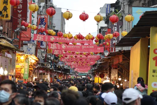 業者趁過年撈一筆　作家：沒有不合理！我們能這樣做是福氣