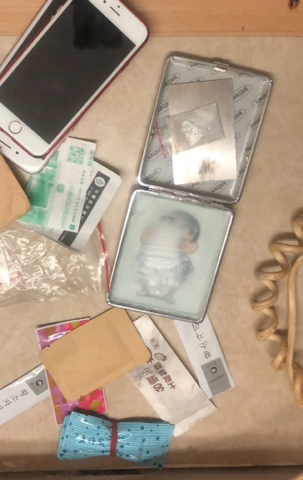 警方逮捕以許姓主嫌為首的詐騙集團,並起出毒品。讀者提供