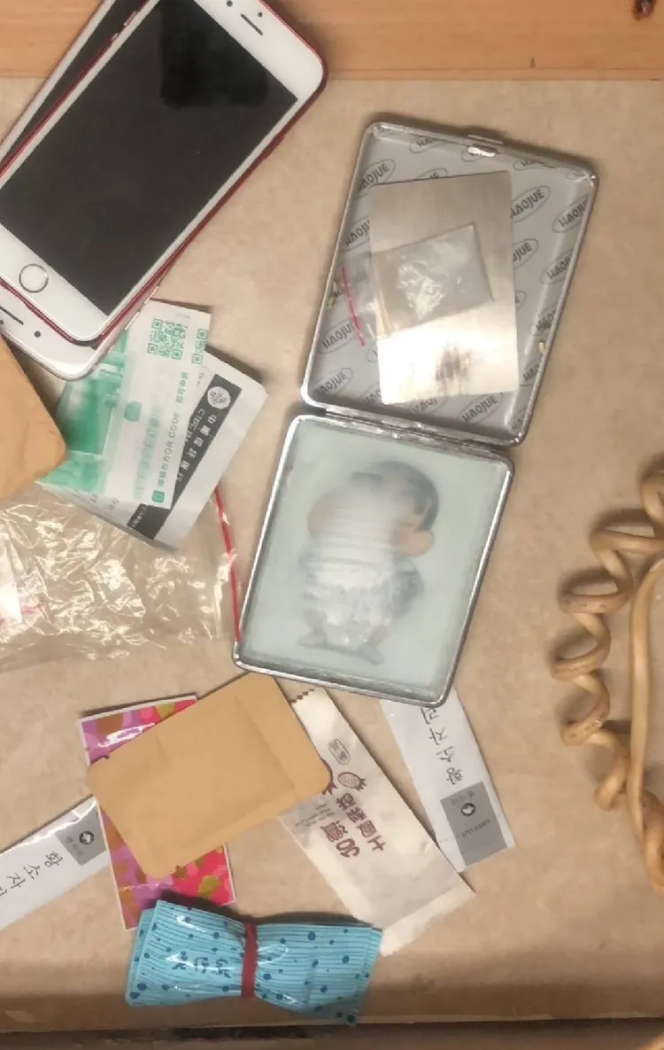 警方逮捕以許姓主嫌為首的詐騙集團，並起出毒品。讀者提供