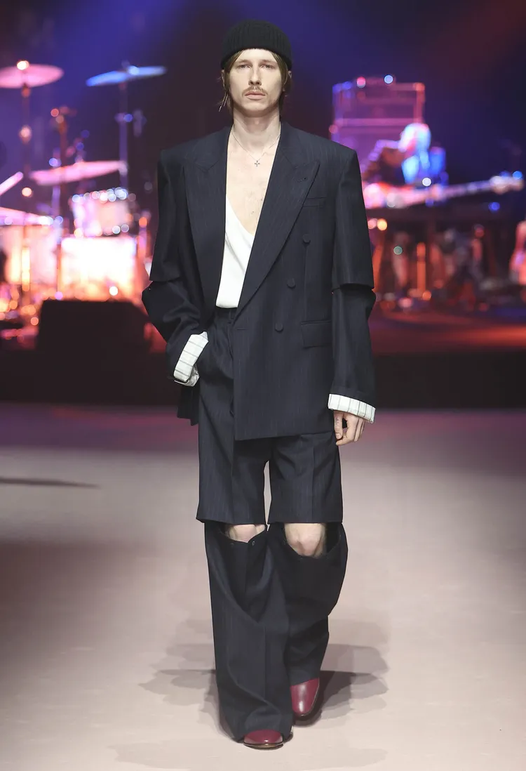 帶有可拆卸元素的西裝可轉變為無袖夾克及短褲。品牌提供