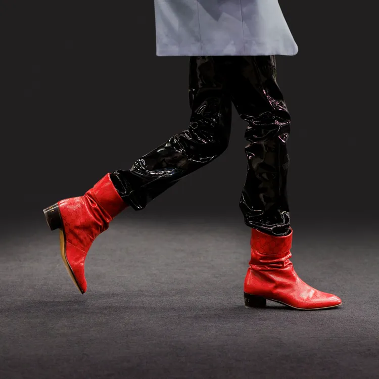 嶄新Crystal GG風貌海盜高跟靴。品牌提供