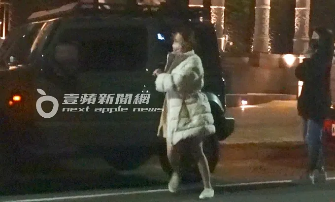 愛紗搶在農曆新年前開車到內湖工作室，賺年終獎金跟紅包錢。特勤中心攝